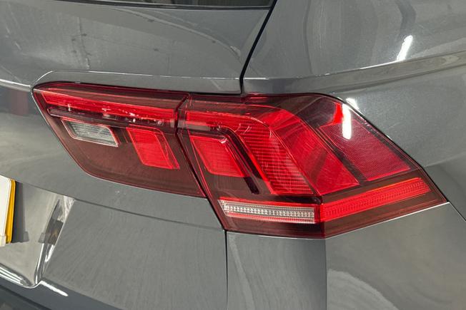 VOLKSWAGEN Tiguan Photo 18