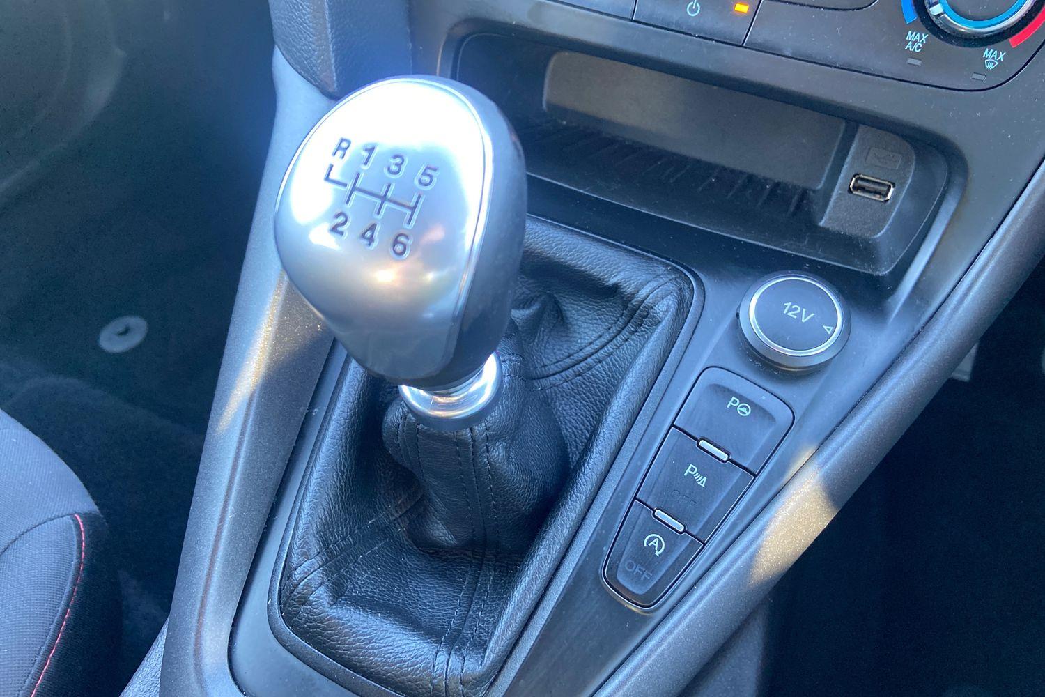 Ford FOCUS Photo 28