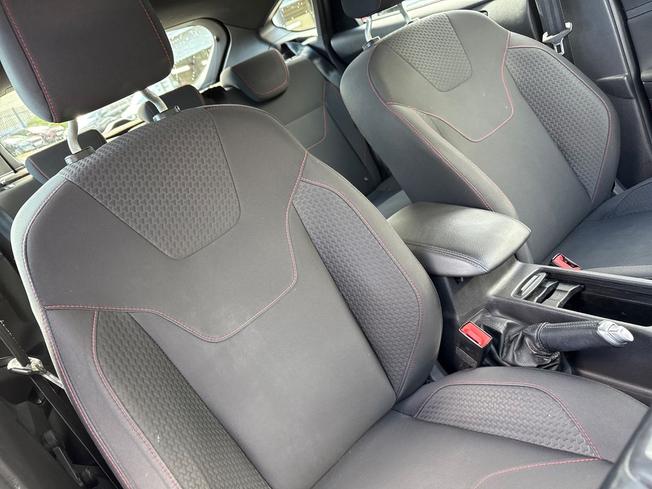 FORD Focus Photo 25