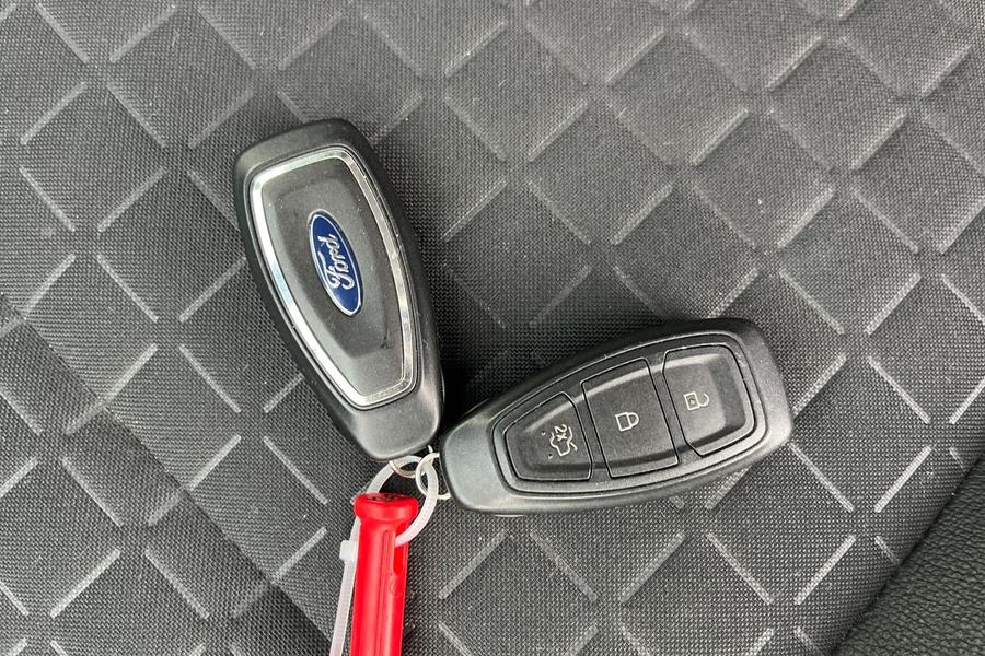 Ford FIESTA Photo autoimg-b0150ba5b3be36e7ef7d5395e3bcadf8f7a5bfb5.jpg