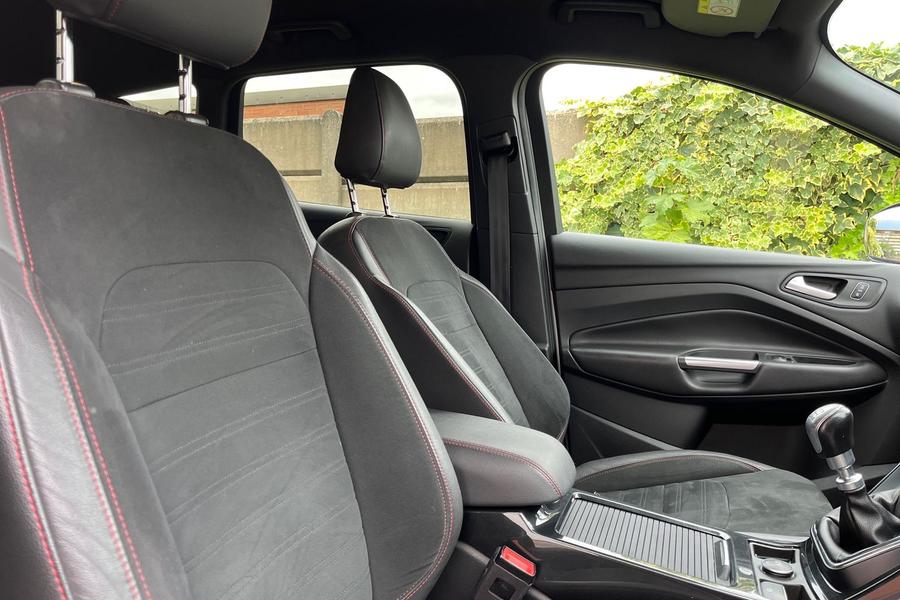 Ford KUGA Photo autoimg-b016e47f51911ed0276a886fcb11afb650aff0cf.jpg