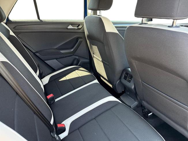 VOLKSWAGEN T-Roc Photo 9