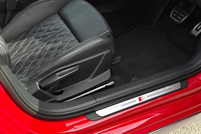 AUDI S3 Photo 30