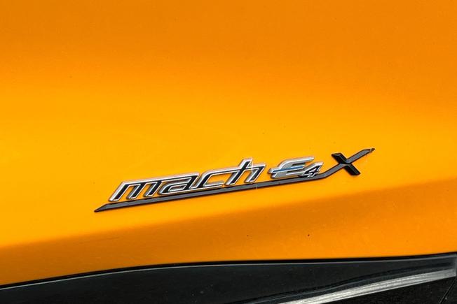 FORD Mustang Mach-E Photo 35