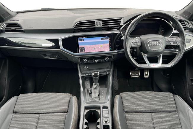 AUDI Q3 Photo 10
