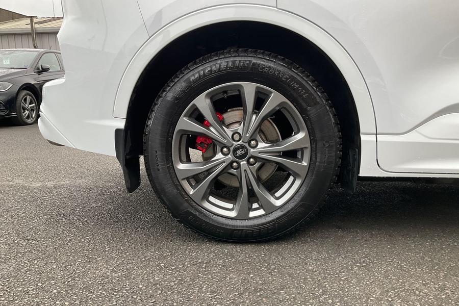 Ford KUGA Photo autoimg-b02c74353814f58cff65d7f77036b777db716b9f.jpg