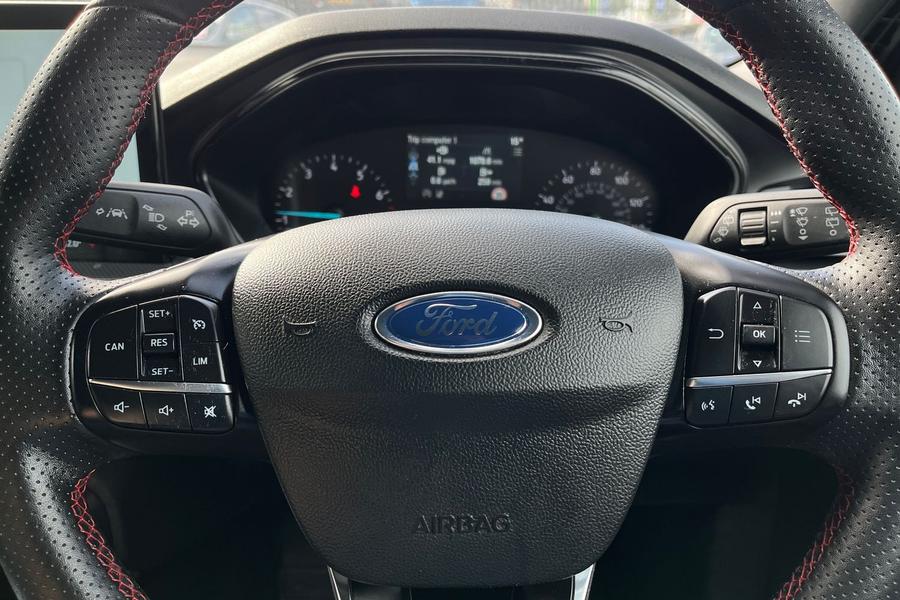 Ford FOCUS Photo autoimg-b0312139b985aa888b96ff17d0f7bb232f084d7b.jpg