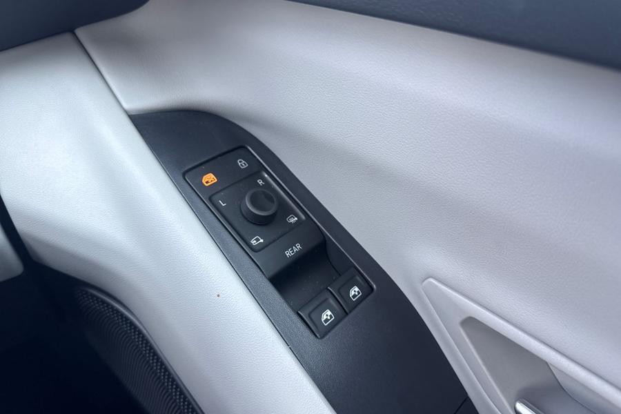 Ford EXPLORER Photo autoimg-b03208b84f2a24bd7f1a69c549caaa5fc8b49e11.jpg