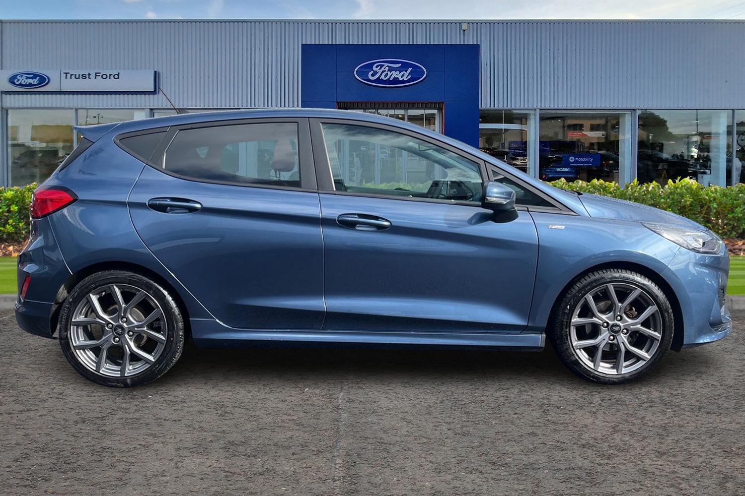 Ford FIESTA Photo 2