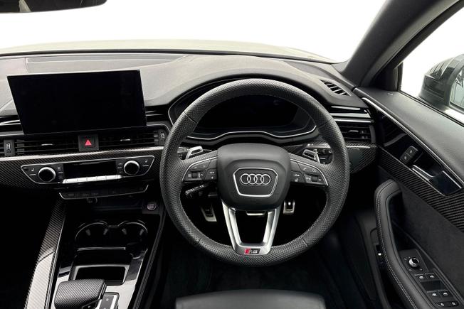 Audi RS4 Photo 11