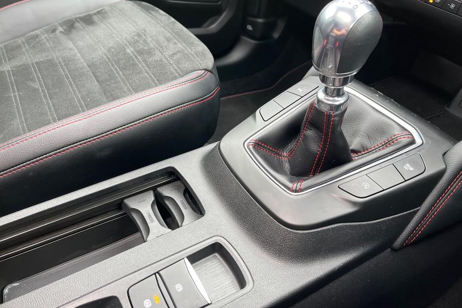 Ford KUGA Photo autoimg-b04058f1cd6e479324bcdce7ddf882594c50e12c.jpg