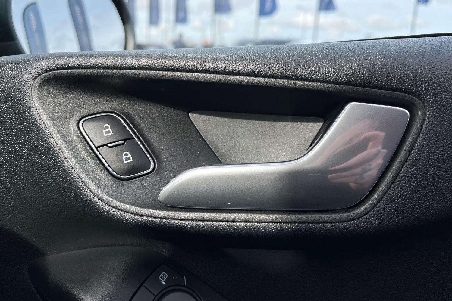 Ford Fiesta Photo 36