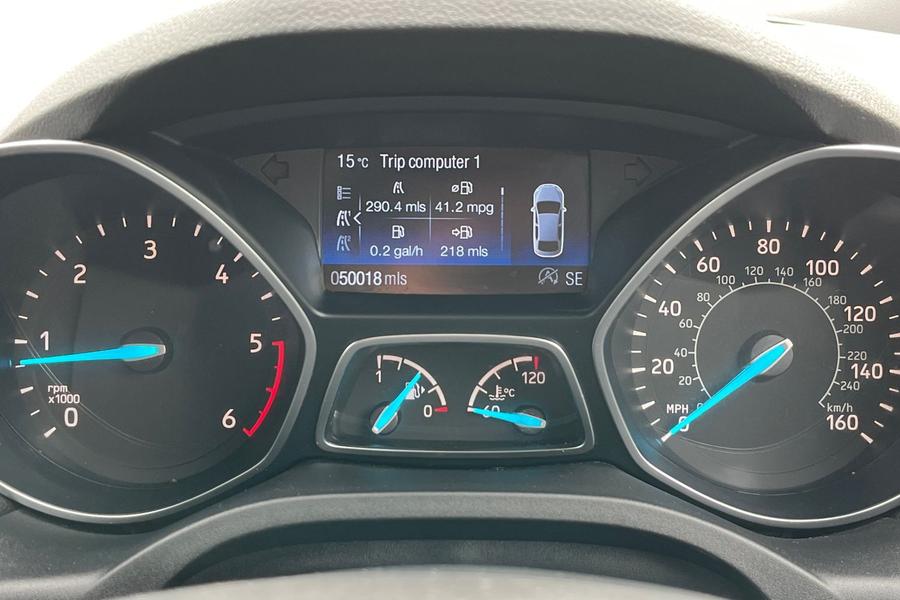 Ford KUGA Photo autoimg-b04c39787d8796946f65246a99f529700ee665bb.jpg