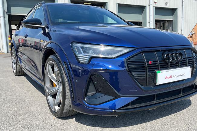 AUDI E-Tron S Photo 19