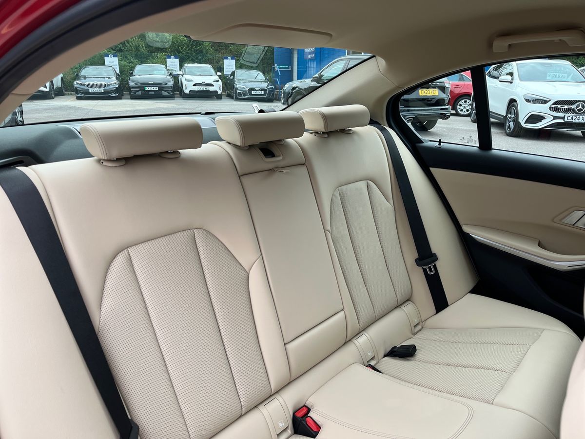 BMW 3 Series Photo 27