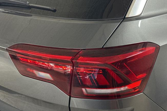 VOLKSWAGEN T-Roc Photo 18