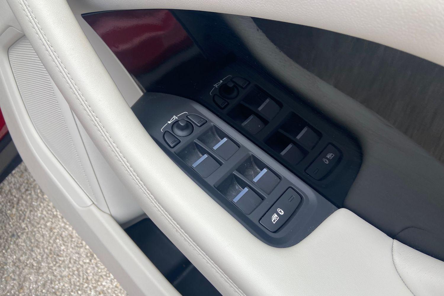 Jaguar I-PACE Photo 15