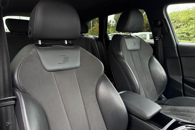 AUDI A4 Avant Photo 35