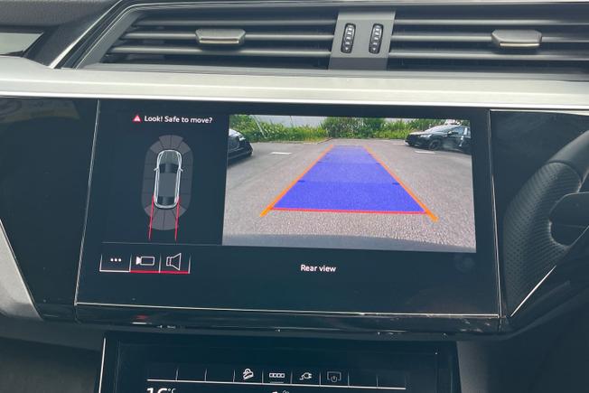 AUDI Q8 E-Tron Photo 22