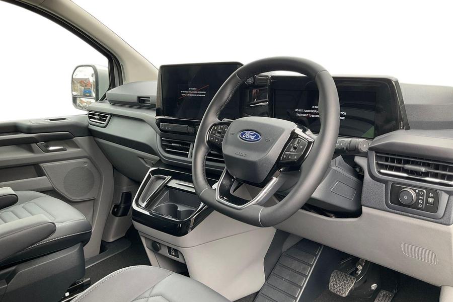Ford Tourneo Custom Photo autoimg-b076badf8d993bda65f535207485bf3b73dae298.jpg