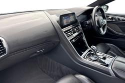 BMW 8 Series Photo 2