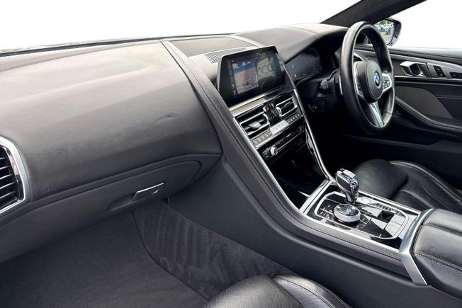 BMW 8 Series Photo 2