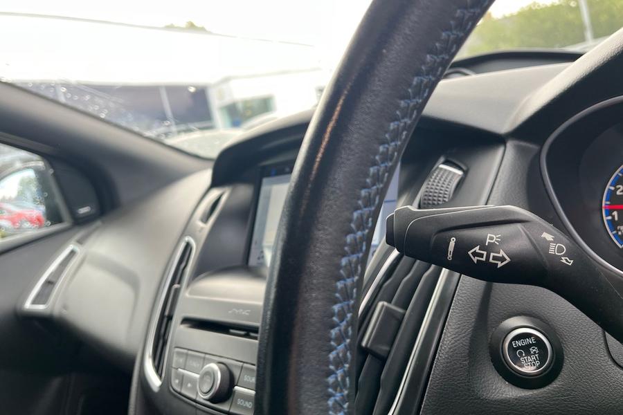 Ford FOCUS RS Photo autoimg-b083bc45160eeded70428f86f59de63a95faad43.jpg