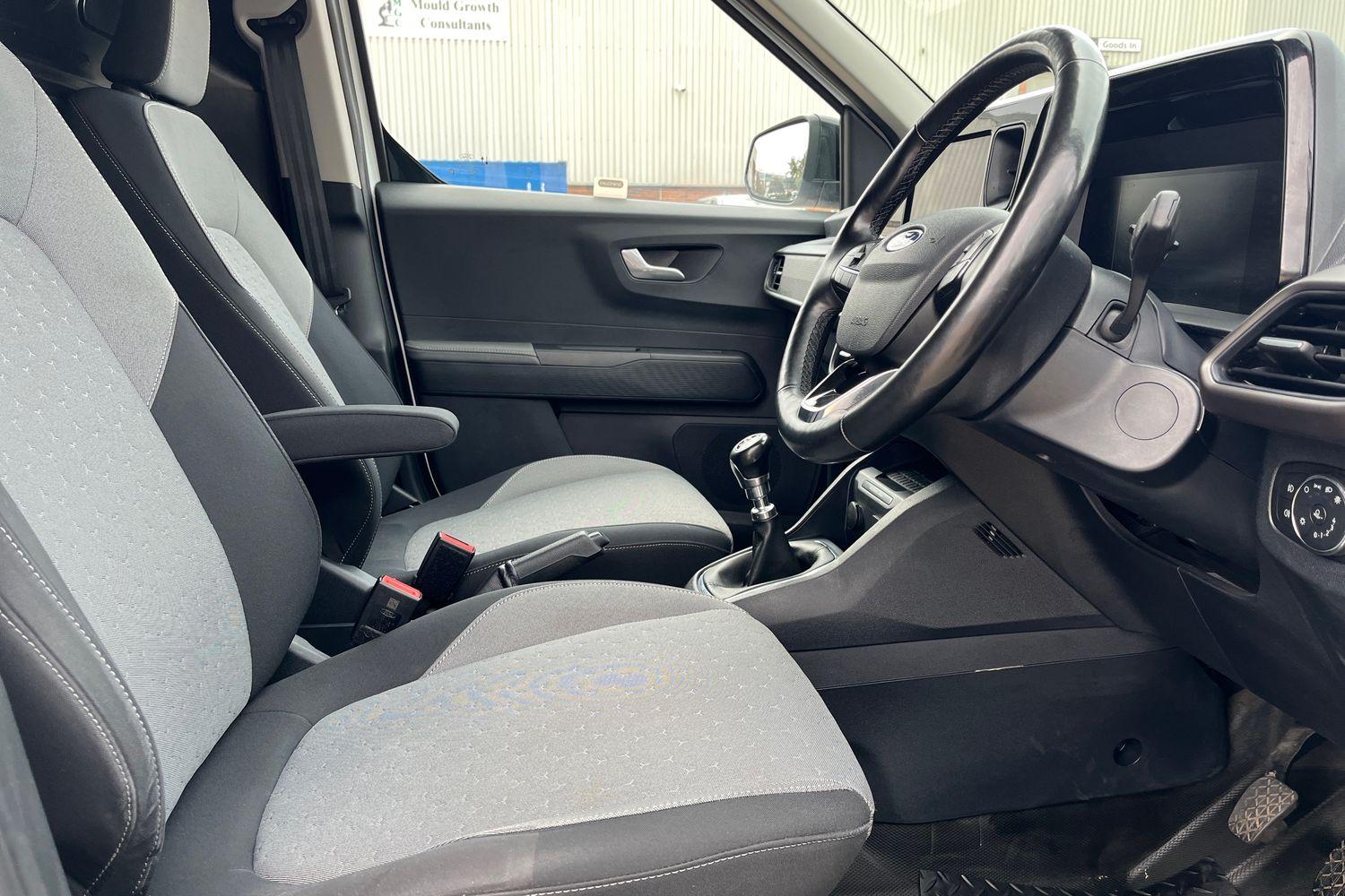 Ford TRANSIT COURIER Photo 31