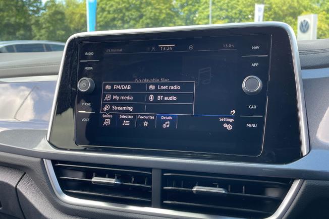 VOLKSWAGEN T-Roc Photo 24