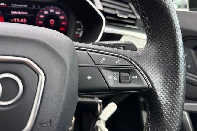 AUDI Q3 Photo 17