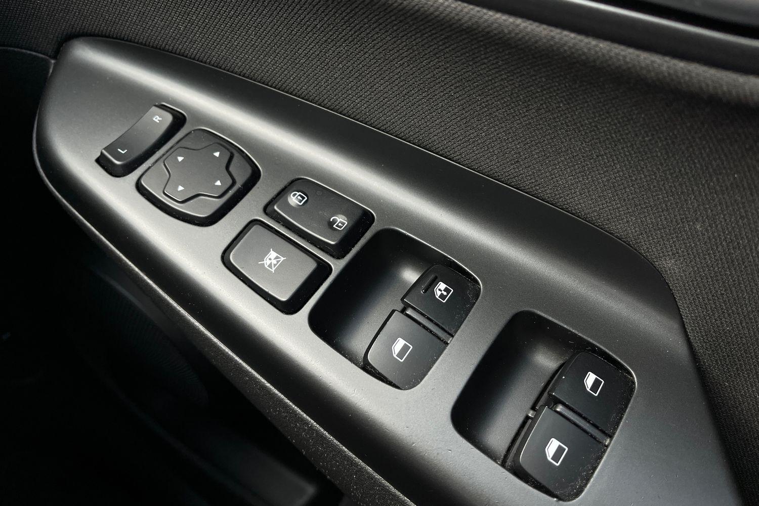 Hyundai KONA Photo 15