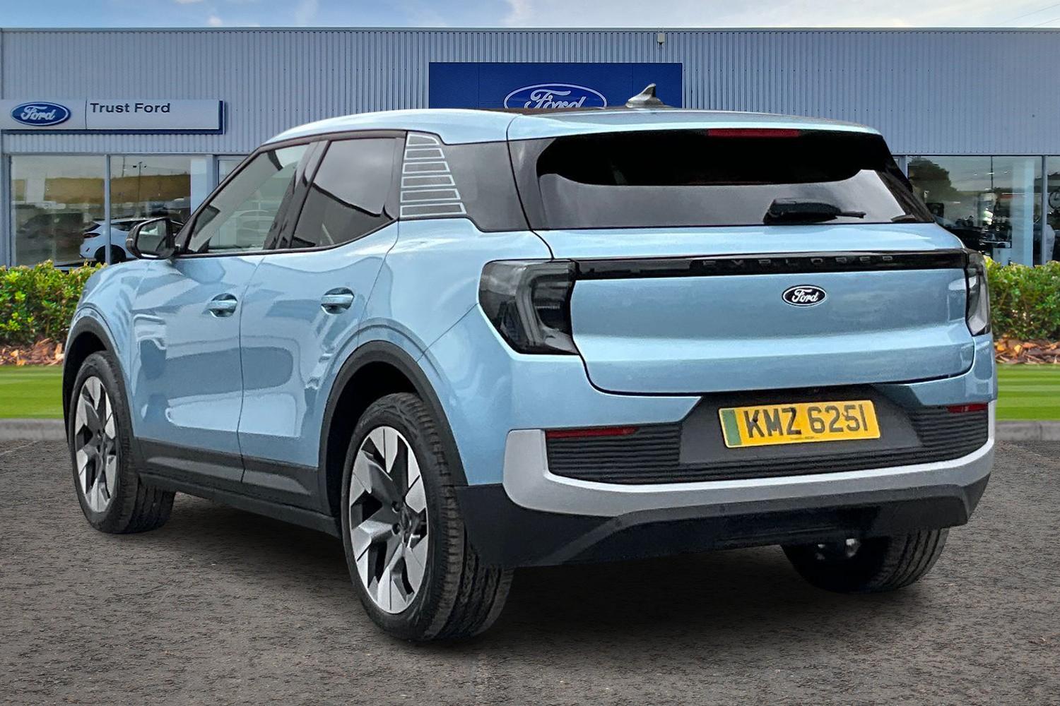 Ford Explorer Photo 1
