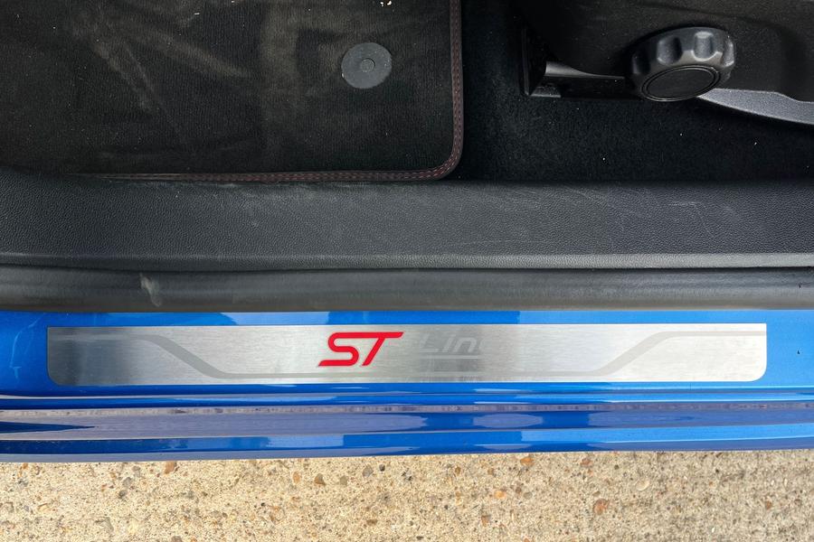 Ford Focus Photo autoimg-b0900f8399ea46b77f2addaee1c8238df8b60639.jpg