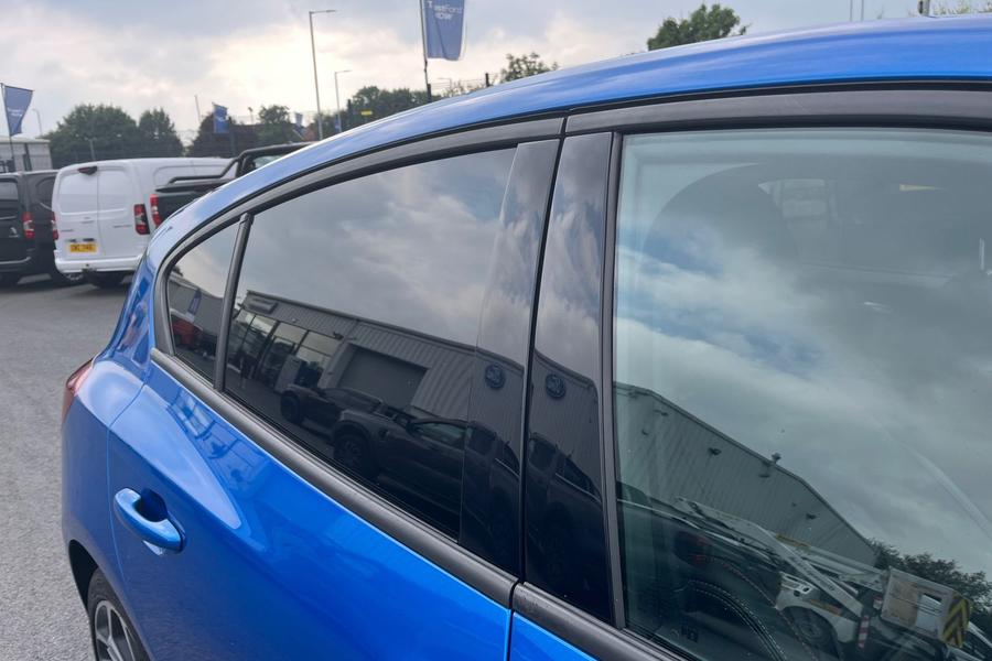 Ford FOCUS Photo autoimg-b093e98c1f3e031e63bfbd40493dba20a81e4cf5.jpg