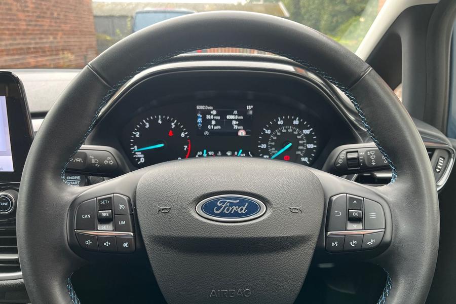 Ford FIESTA Photo autoimg-b098d4419ba4dde8dcd794eb07949cc751848a7e.jpg