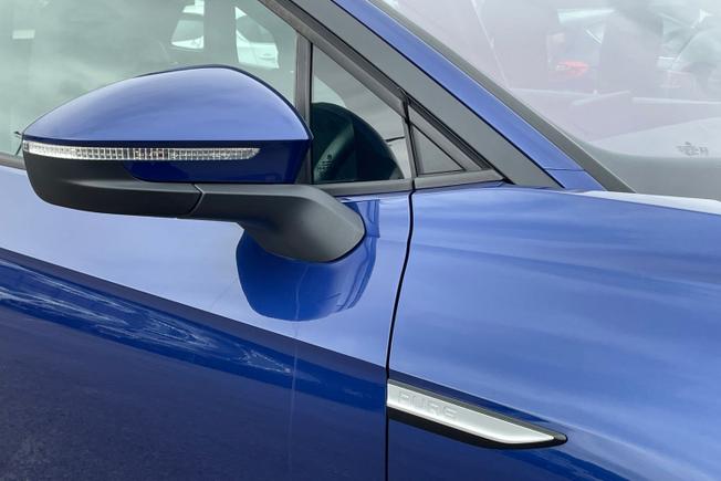 VOLKSWAGEN ID.4 Photo 20