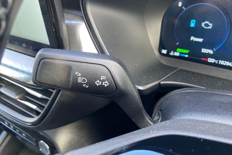 Ford KUGA Photo autoimg-b0a00ee8350dcda8c2bababdbf46a0ecdc8e1a1a.jpg