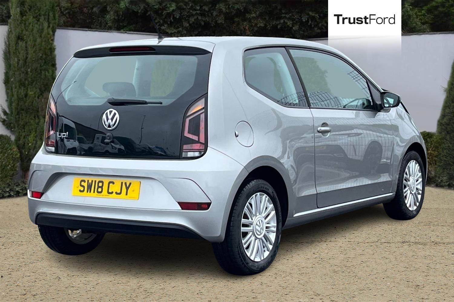 Volkswagen UP Photo 3