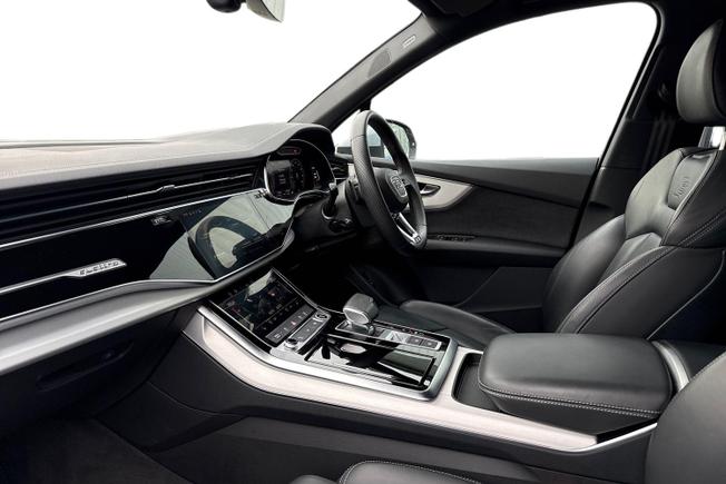 AUDI Q7 Photo 2