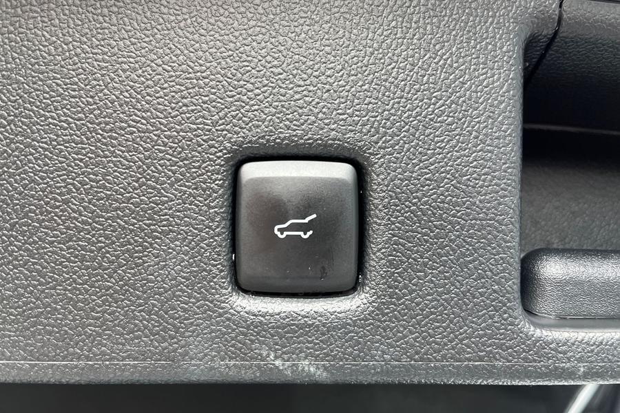 Ford KUGA Photo autoimg-b0ab78ce5e60d9a40f3e1eef863d9be2ead5a04b.jpg