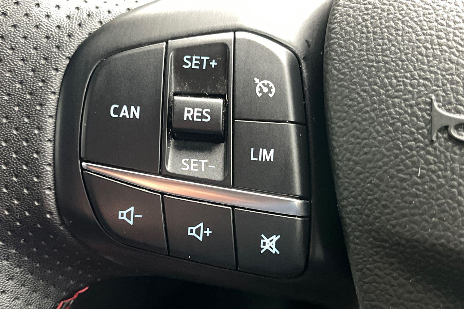 Ford FOCUS Photo 24