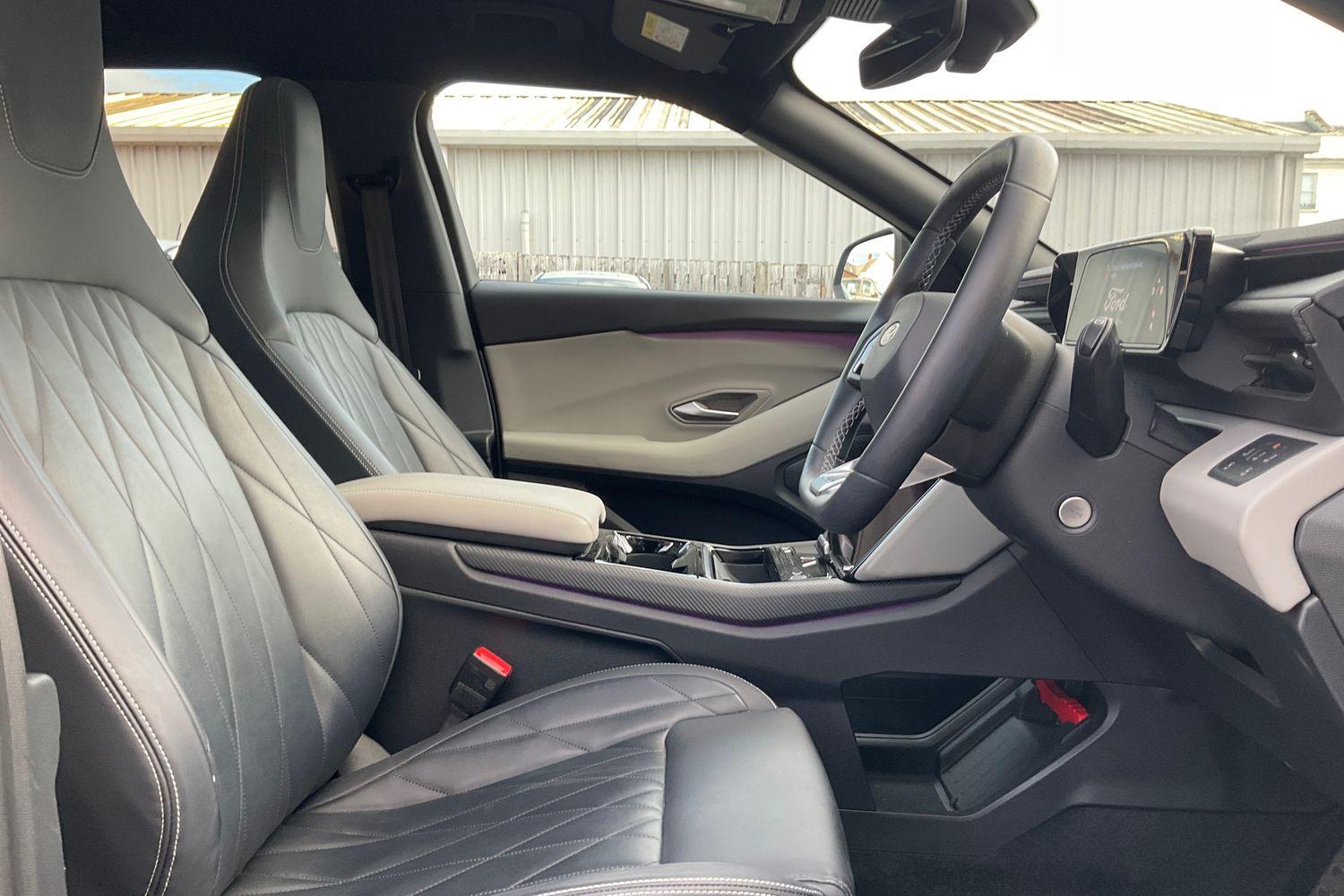 Ford Explorer Photo 16