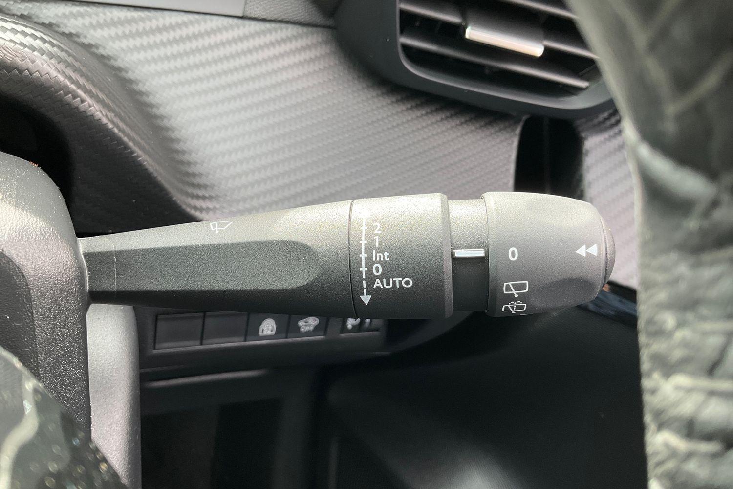 Peugeot 208 Photo 14