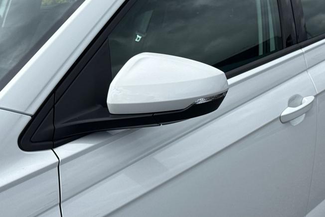 VOLKSWAGEN Polo Photo 32