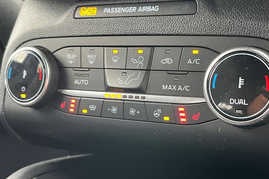 Ford KUGA Photo autoimg-b0c7bfd852f68d2cc702c192d4bb2eff56fa4a18.jpg