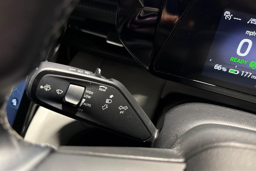 Ford Explorer Photo autoimg-b0cda9b81174a9ba08f6e5a2c69f7123a333a393.jpg