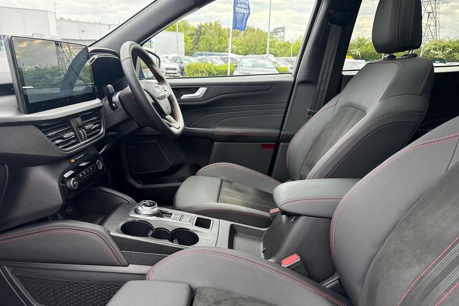 Ford KUGA Photo autoimg-b0cf9b192bad0ce8441d7bc75e3d69858c264515.jpg