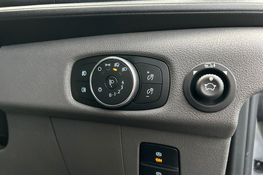 Ford TRANSIT Photo autoimg-b0d7d773fdd693a53057bb5979d92d60abb91225.jpg