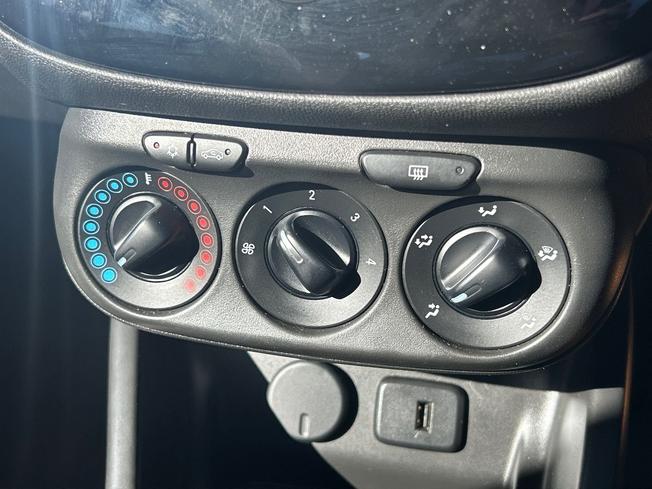 VAUXHALL Corsa Photo 25