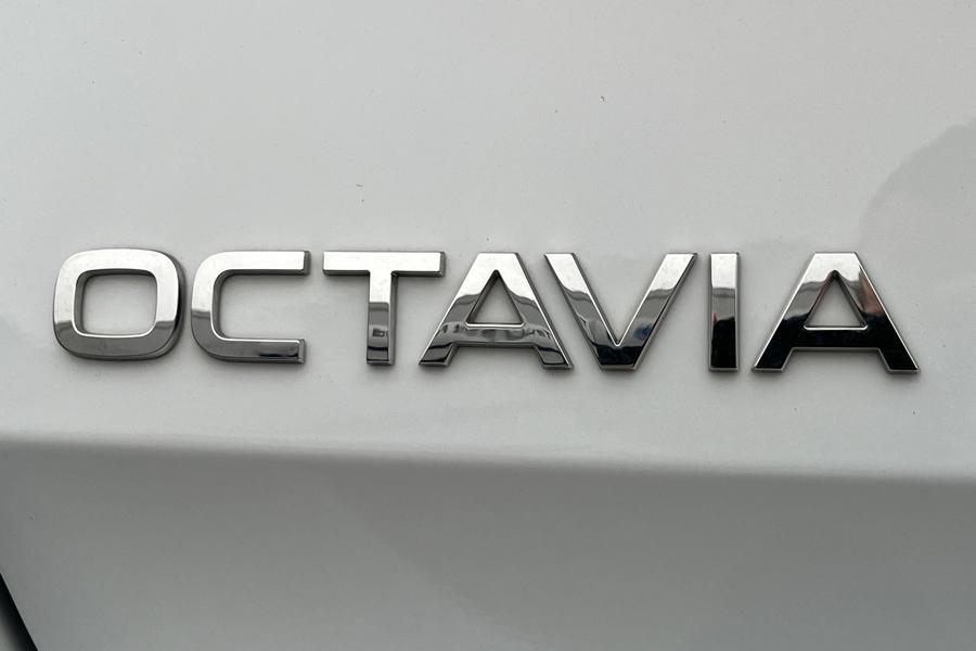 Skoda OCTAVIA Photo autoimg-b0e5ef0cb4c32b9f1bdb7c073c93a3d2ba38d40d.jpg